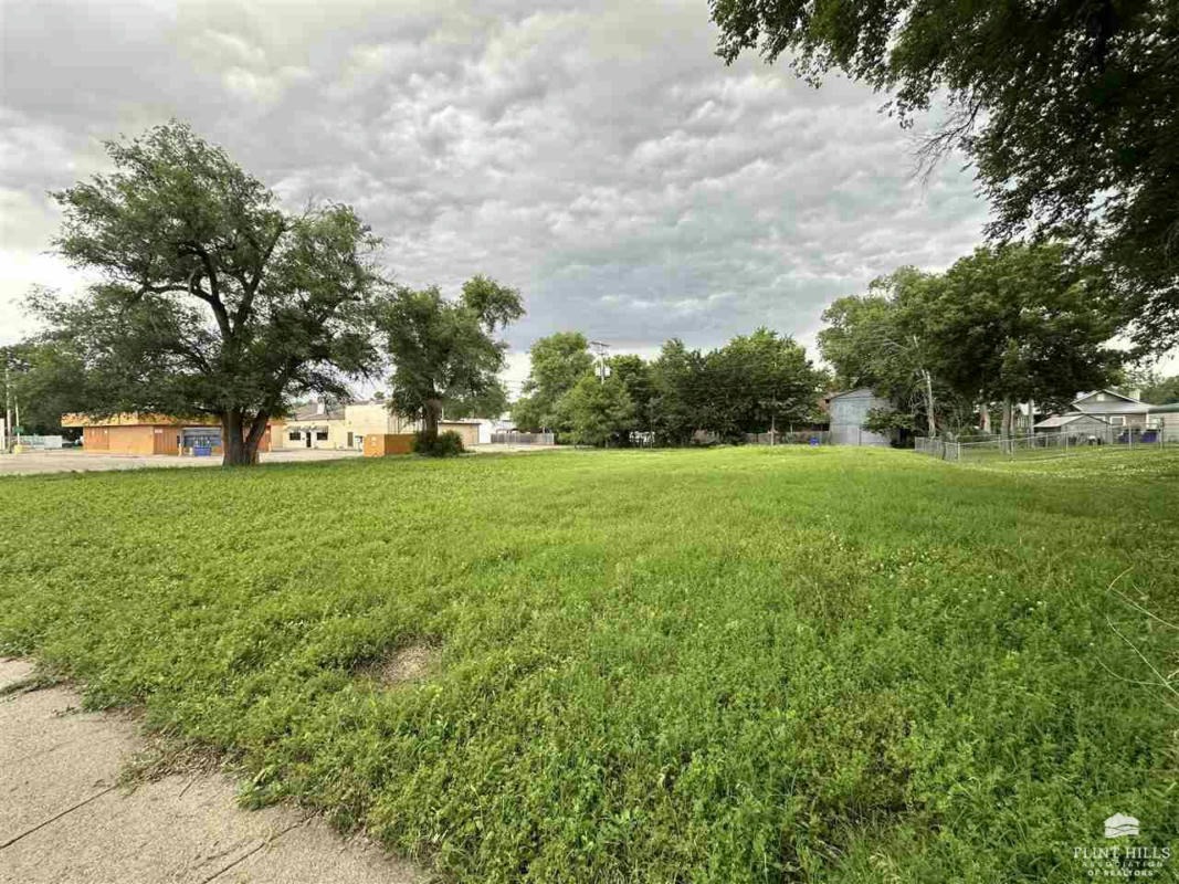 118 W 11TH ST, JUNCTION CITY, KS 66441, photo 1 of 5