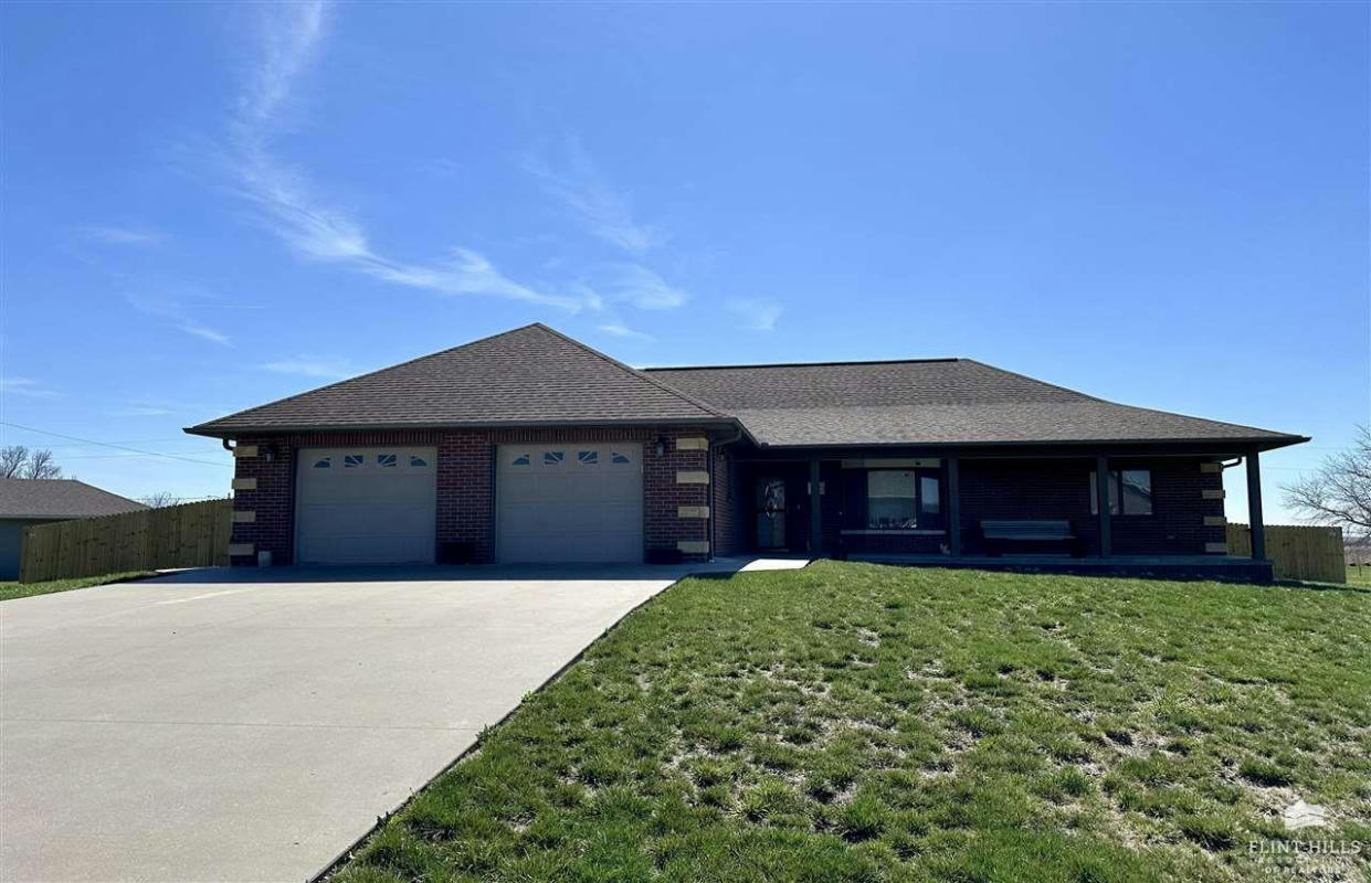 529 COUNTRY LN, COUNCIL GROVE, KS 66846, photo 1 of 33